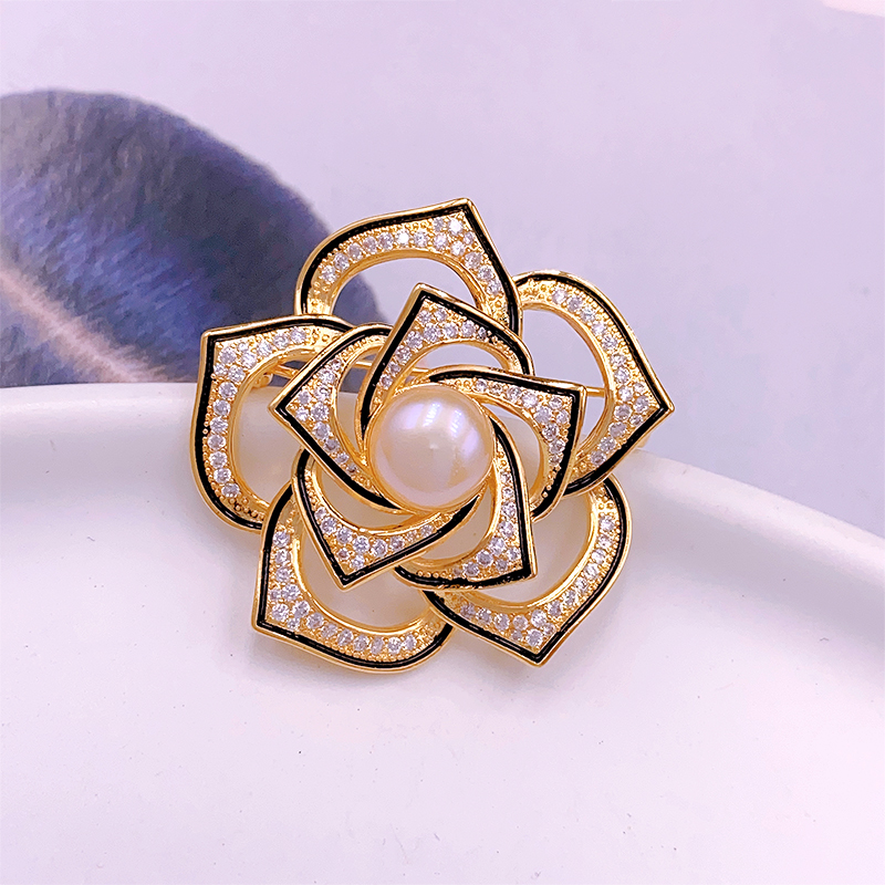 Elegant Luxurious Flower Brass Plating Inlay Pearl Zircon Women's Brooches 1 Piece display picture 6