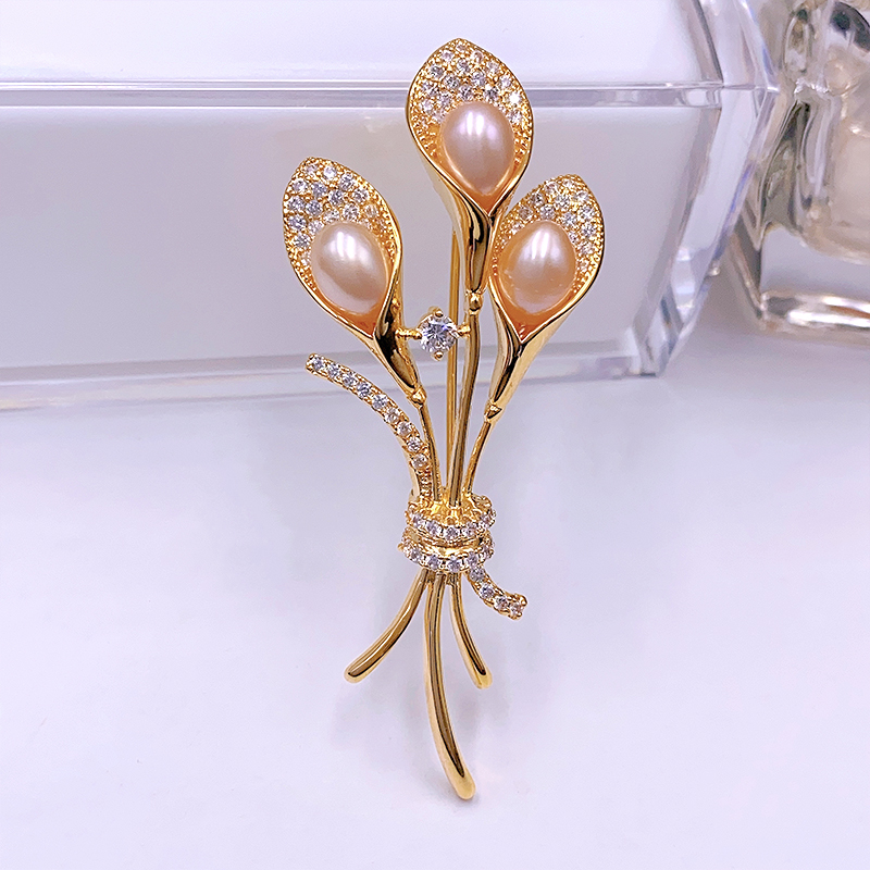 Elegant Luxurious Flower Brass Plating Inlay Pearl Zircon Women's Brooches 1 Piece display picture 7