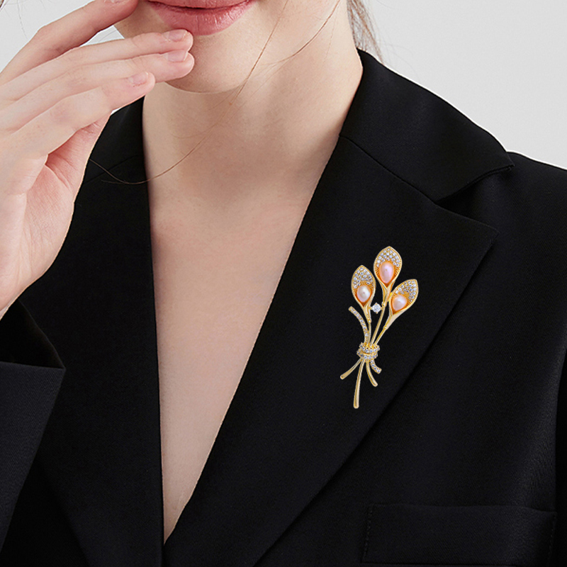 Elegant Luxurious Flower Brass Plating Inlay Pearl Zircon Women's Brooches 1 Piece display picture 2