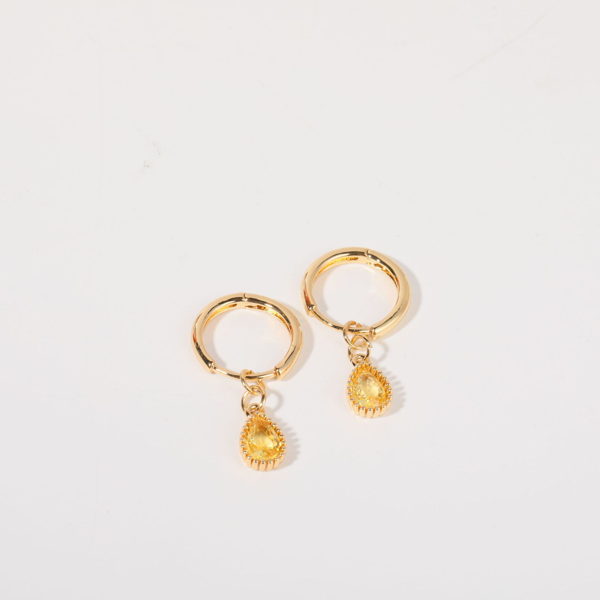 1 Pair Simple Style Water Droplets Plating Inlay Copper Zircon 18k Gold Plated Drop Earrings display picture 5