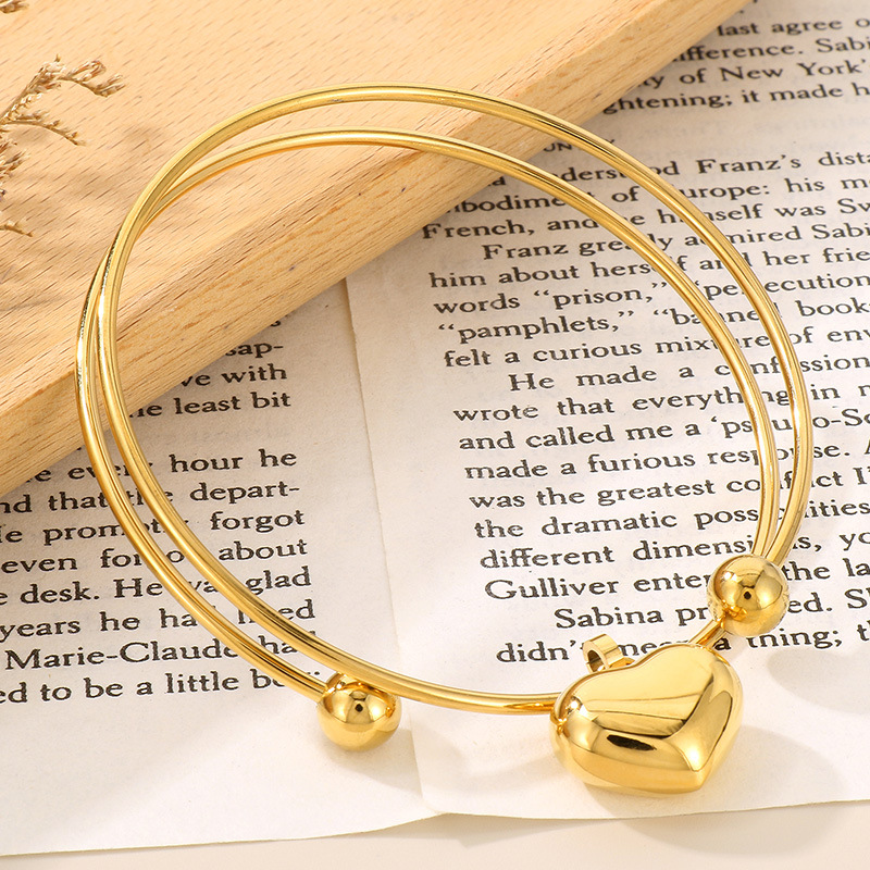 Cute Heart Shape Stainless Steel 18K Gold Plated Bangle In Bulk display picture 6