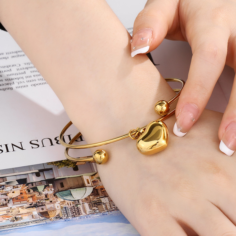 Cute Heart Shape Stainless Steel 18K Gold Plated Bangle In Bulk display picture 11