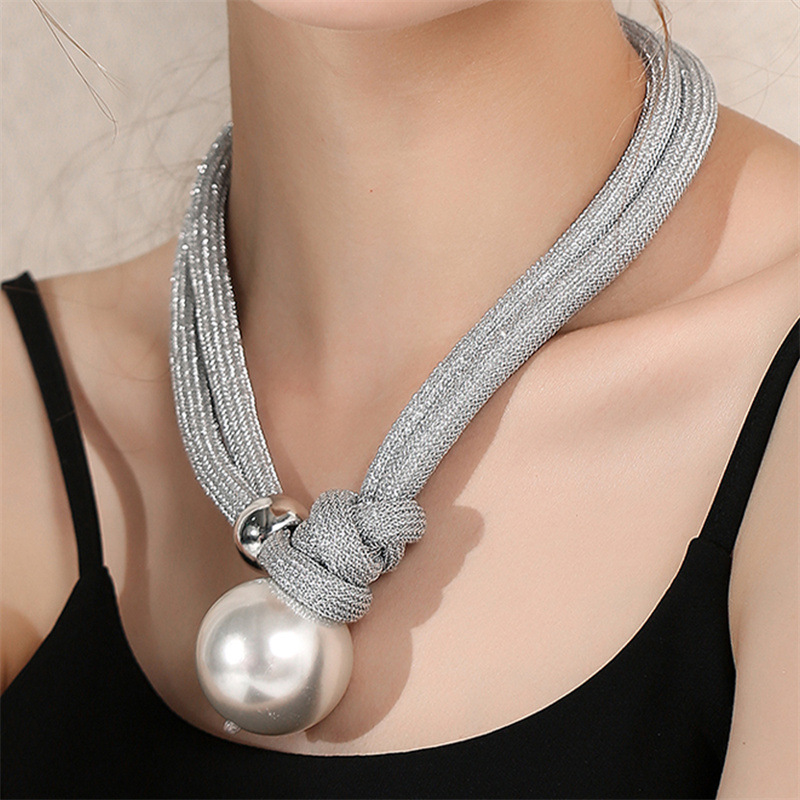 Ig Style Elegant Geometric Imitation Pearl Metal Women's Choker display picture 4