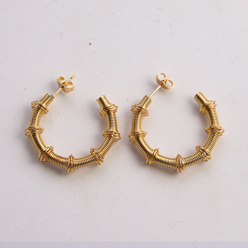 1 Pair Casual Classic Style Commute U Shape Geometric Solid Color Plating 304 Stainless Steel 18K Gold Plated Earrings display picture 1