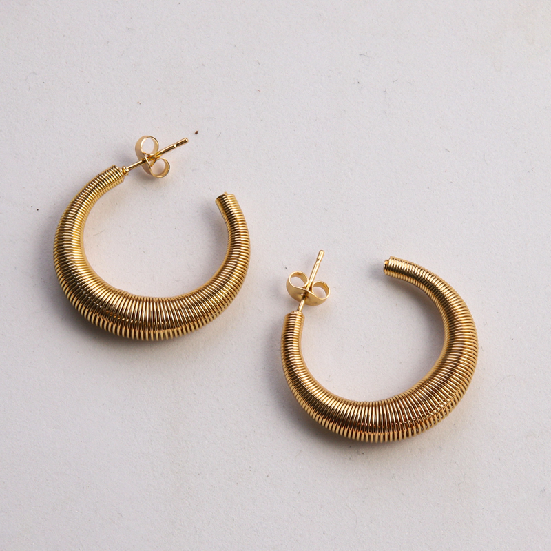 1 Paire Décontractée Style Classique Commuer Forme En U Géométrique Couleur Unie Placage Acier Inoxydable 304 Plaqué Or 18K Des Boucles D'Oreilles display picture 3