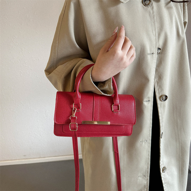 Women's Pu Leather Solid Color Basic Vintage Style Square Flip Cover Shoulder Bag Handbag Crossbody Bag display picture 6