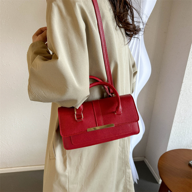Women's Pu Leather Solid Color Basic Vintage Style Square Flip Cover Shoulder Bag Handbag Crossbody Bag display picture 9