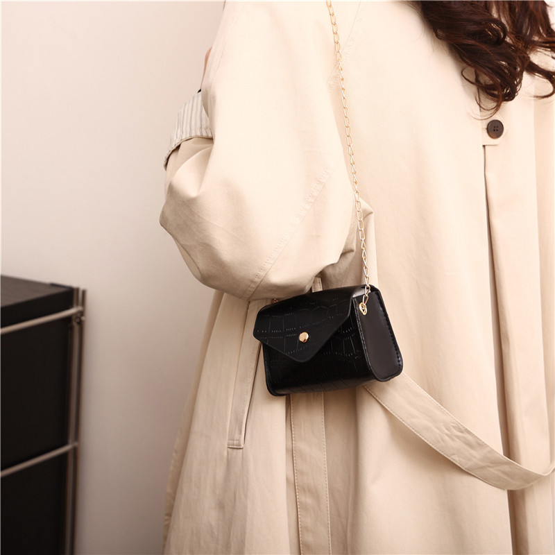 Women's Pu Leather Solid Color Basic Classic Style Square Flip Cover Shoulder Bag Crossbody Bag display picture 2