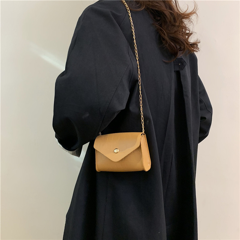 Women's Pu Leather Solid Color Basic Classic Style Square Flip Cover Shoulder Bag Crossbody Bag display picture 4