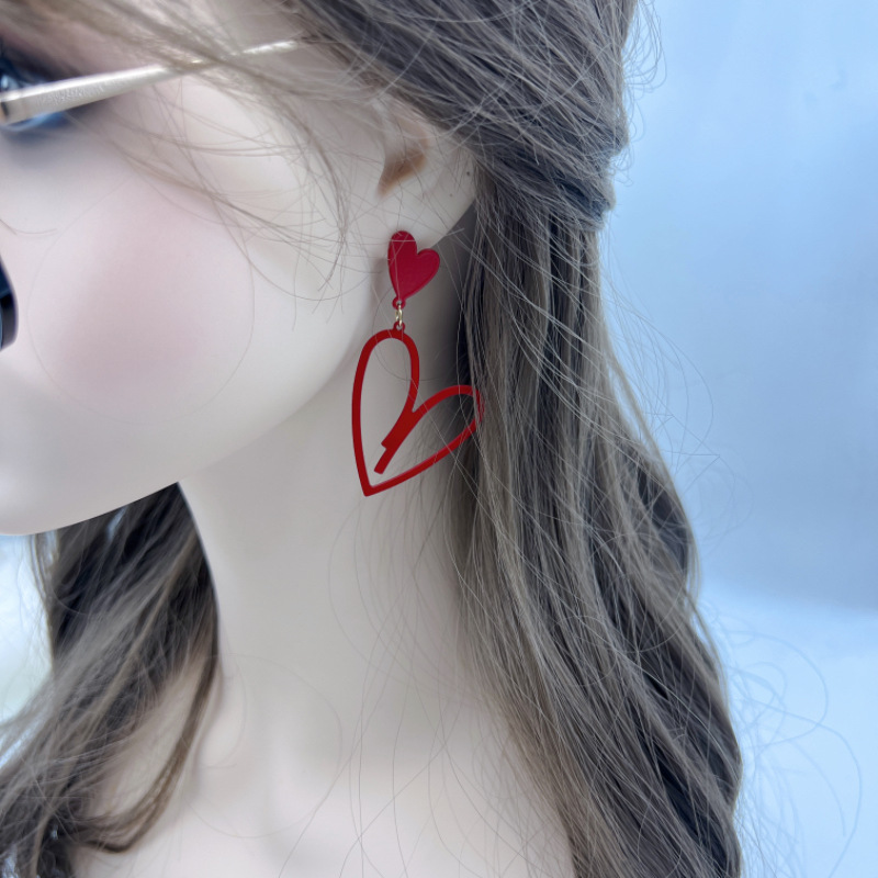1 Pair Simple Style Heart Shape Metal Drop Earrings display picture 1