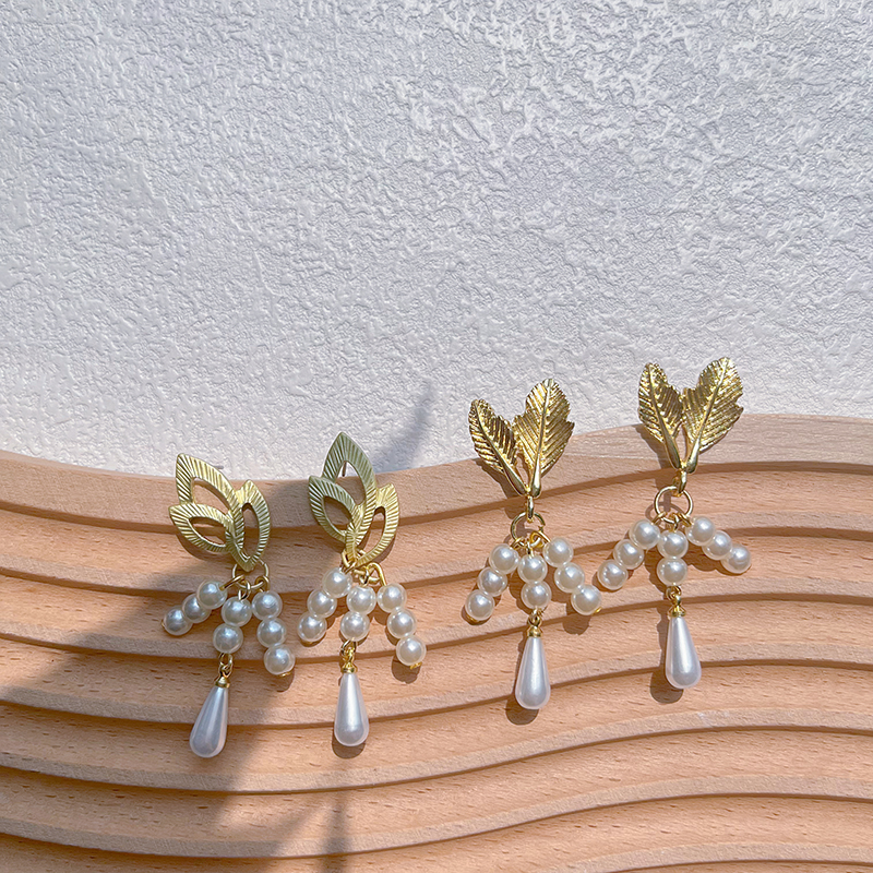 1 Paar Elegant Geometrisch Überzug Inlay Legierung Künstliche Perlen 14 Karat Vergoldet Ohrringe display picture 2