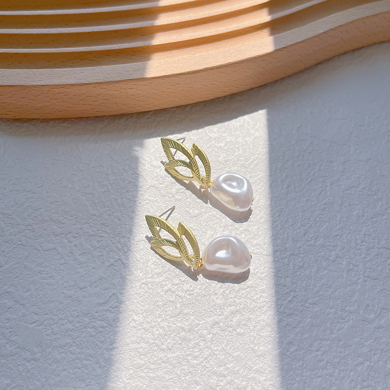 1 Paar Elegant Geometrisch Überzug Inlay Legierung Künstliche Perlen 14 Karat Vergoldet Ohrringe display picture 8