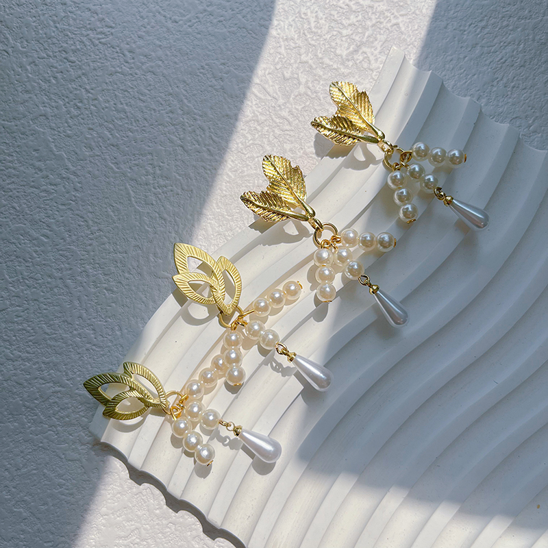 1 Paar Elegant Geometrisch Überzug Inlay Legierung Künstliche Perlen 14 Karat Vergoldet Ohrringe display picture 9