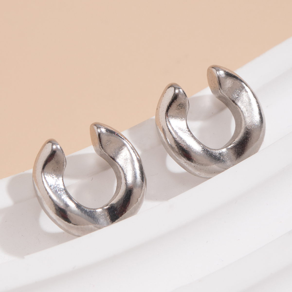 1 Pair Simple Style C Shape Plating Alloy Earrings display picture 4