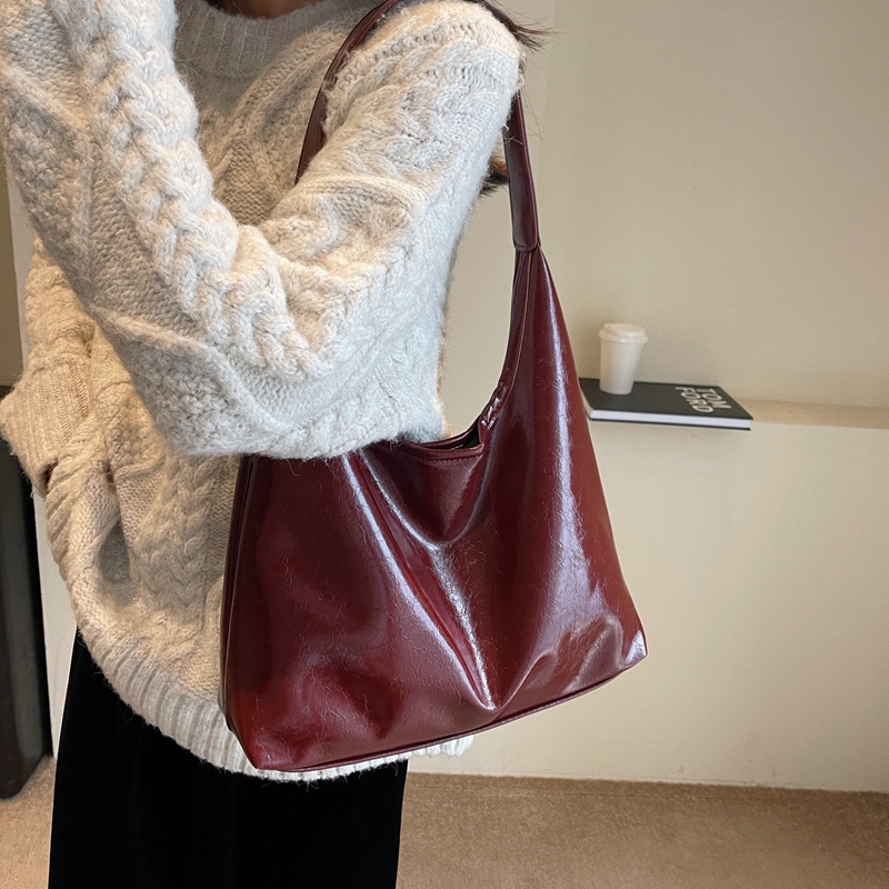 Women's Pu Leather Solid Color Vintage Style Classic Style Streetwear Sewing Thread Dumpling Shape Magnetic Buckle Shoulder Bag Tote Bag Underarm Bag display picture 23
