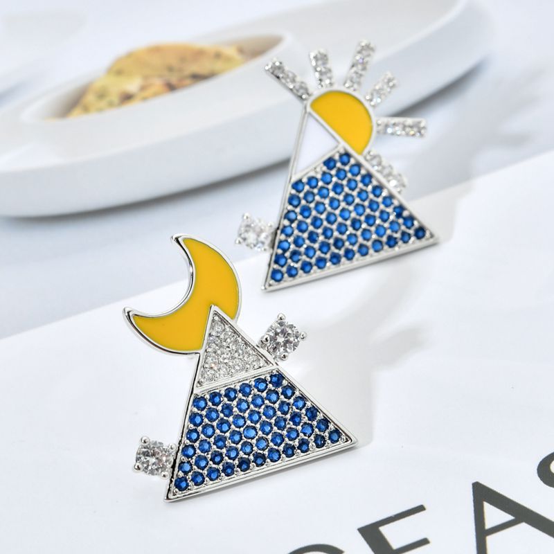 1 Pair Cartoon Style Sun Moon Enamel Plating Inlay Copper Zircon White Gold Plated Ear Studs display picture 2