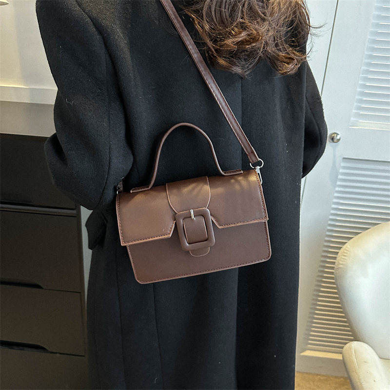 Women's Pu Leather Solid Color Vintage Style Square Flip Cover Shoulder Bag Handbag Crossbody Bag display picture 2