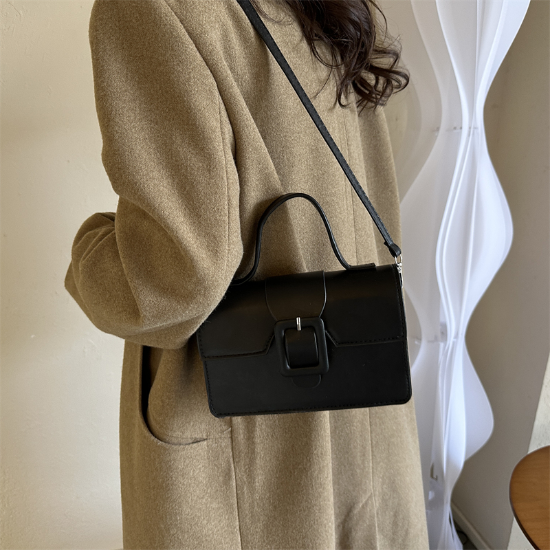 Women's Pu Leather Solid Color Vintage Style Square Flip Cover Shoulder Bag Handbag Crossbody Bag display picture 6