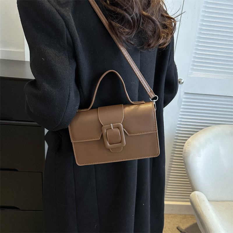 Women's Pu Leather Solid Color Vintage Style Square Flip Cover Shoulder Bag Handbag Crossbody Bag display picture 10