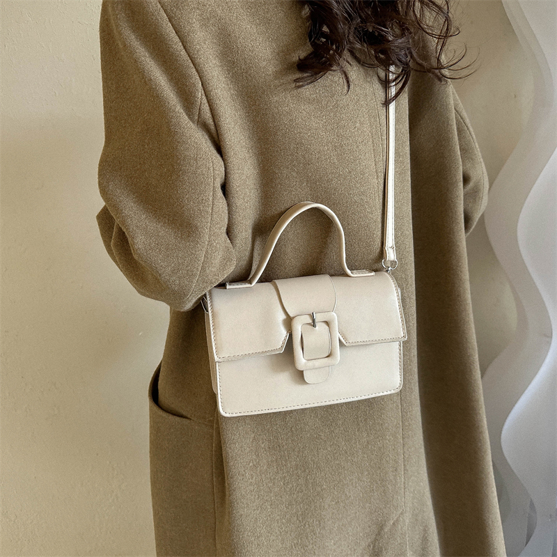 Women's Pu Leather Solid Color Vintage Style Square Flip Cover Shoulder Bag Handbag Crossbody Bag display picture 9
