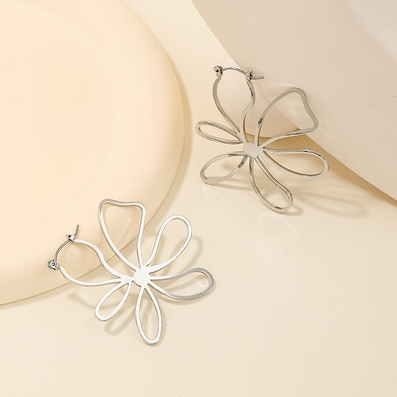 1 Piece Lady Flower Alloy Ear Studs display picture 3