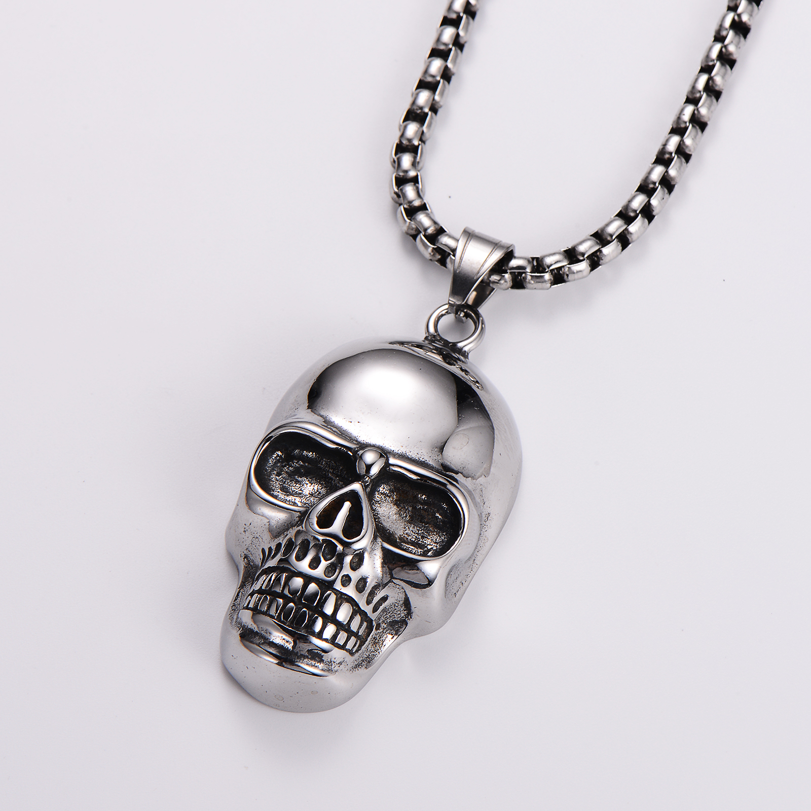 Classic Style Skull 304 Stainless Steel Men's Pendant Necklace display picture 3