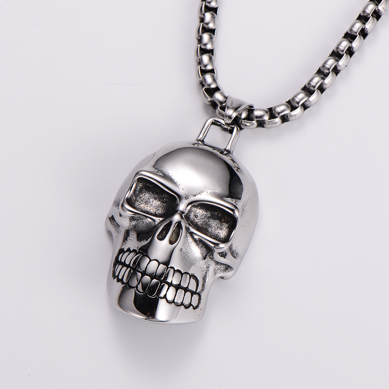Classic Style Skull 304 Stainless Steel Men's Pendant Necklace display picture 4