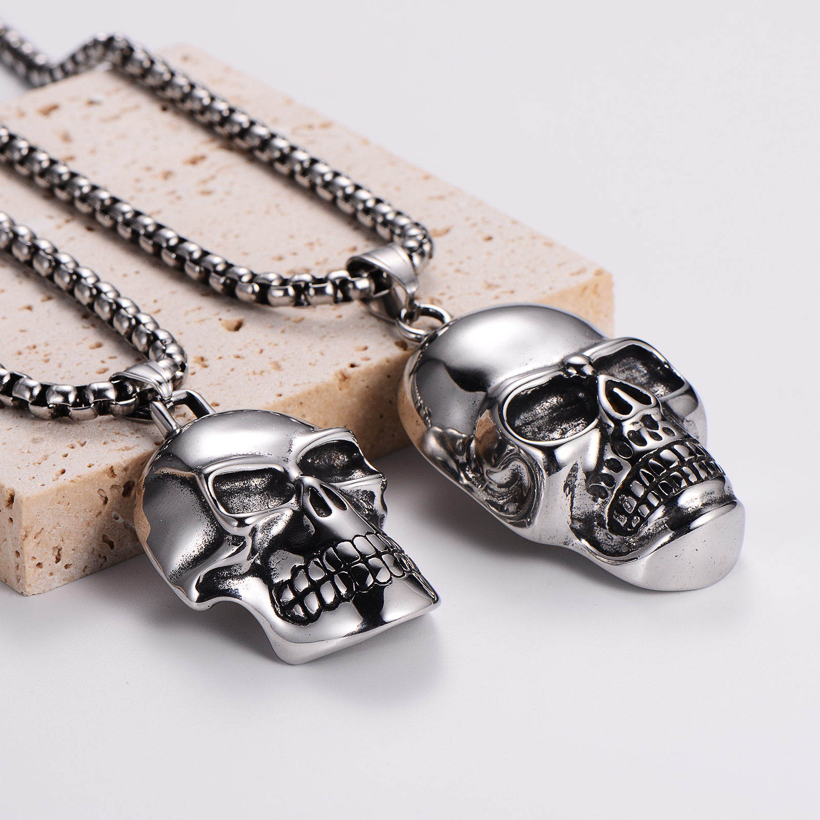 Classic Style Skull 304 Stainless Steel Men's Pendant Necklace display picture 5