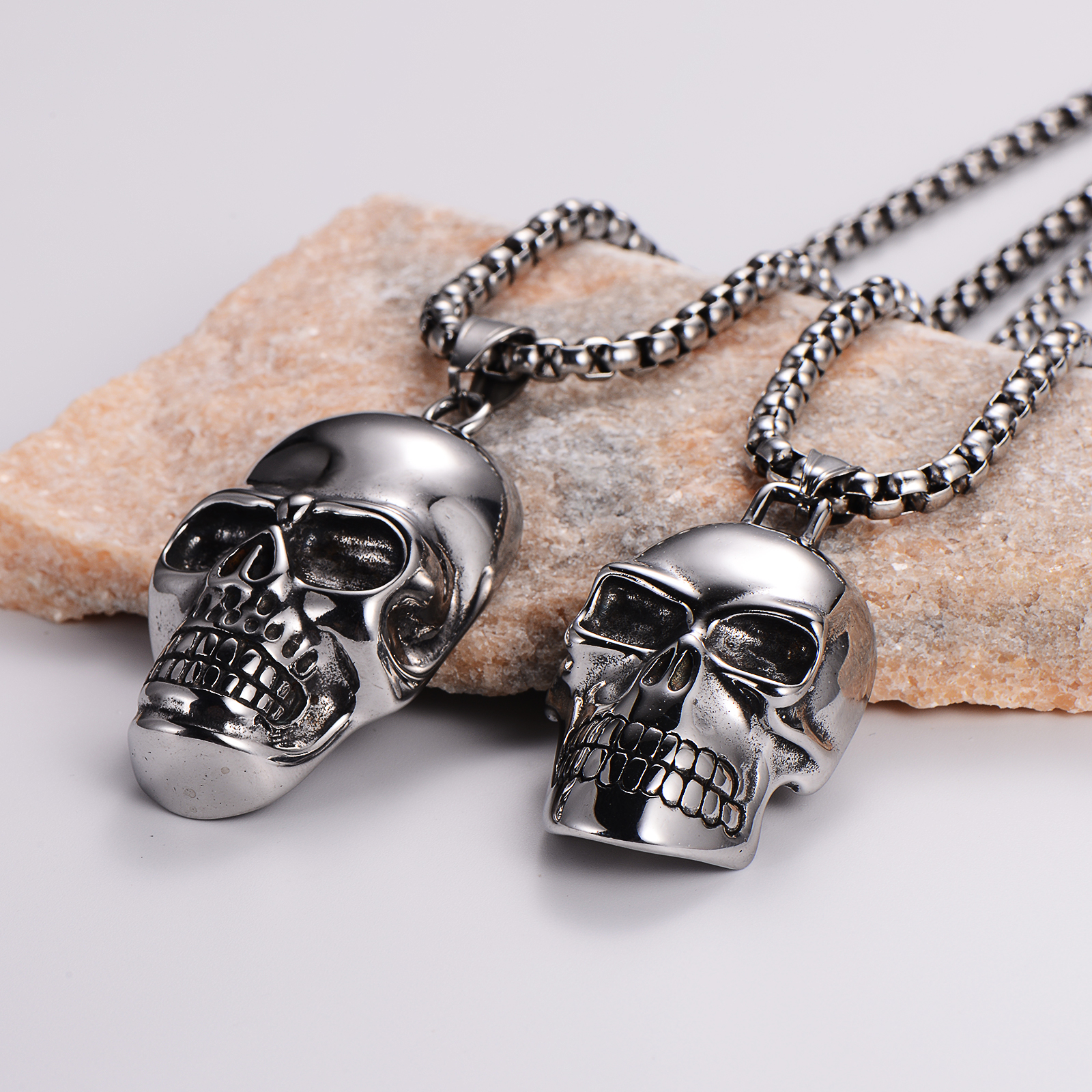 Classic Style Skull 304 Stainless Steel Men's Pendant Necklace display picture 7