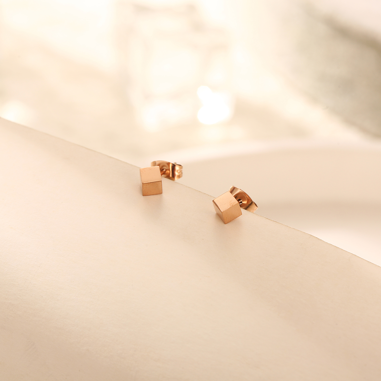 1 Pair Elegant Simple Style Solid Color Plating 304 Stainless Steel 18K Gold Plated Ear Studs display picture 1