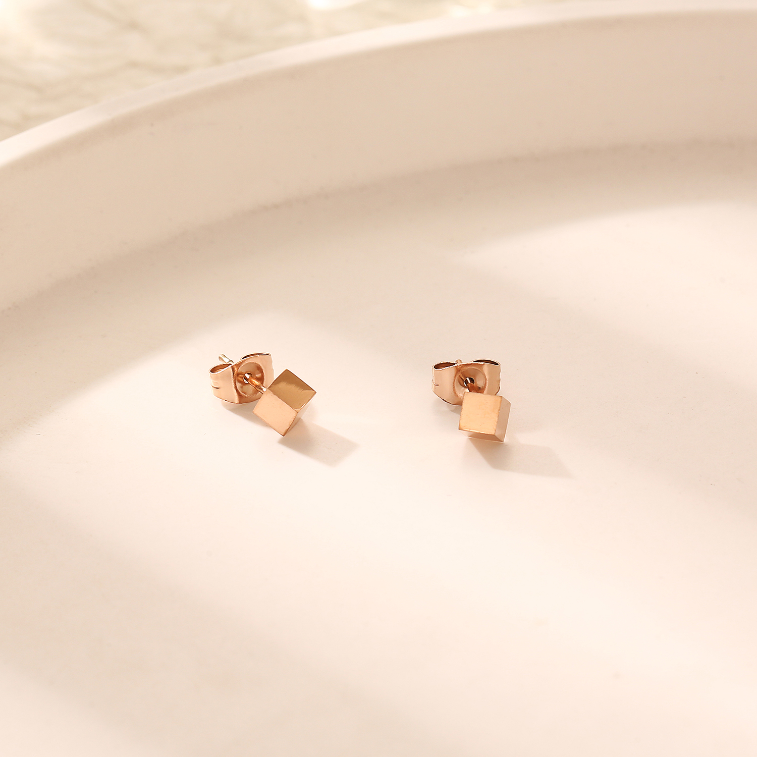 1 Pair Elegant Simple Style Solid Color Plating 304 Stainless Steel 18K Gold Plated Ear Studs display picture 2
