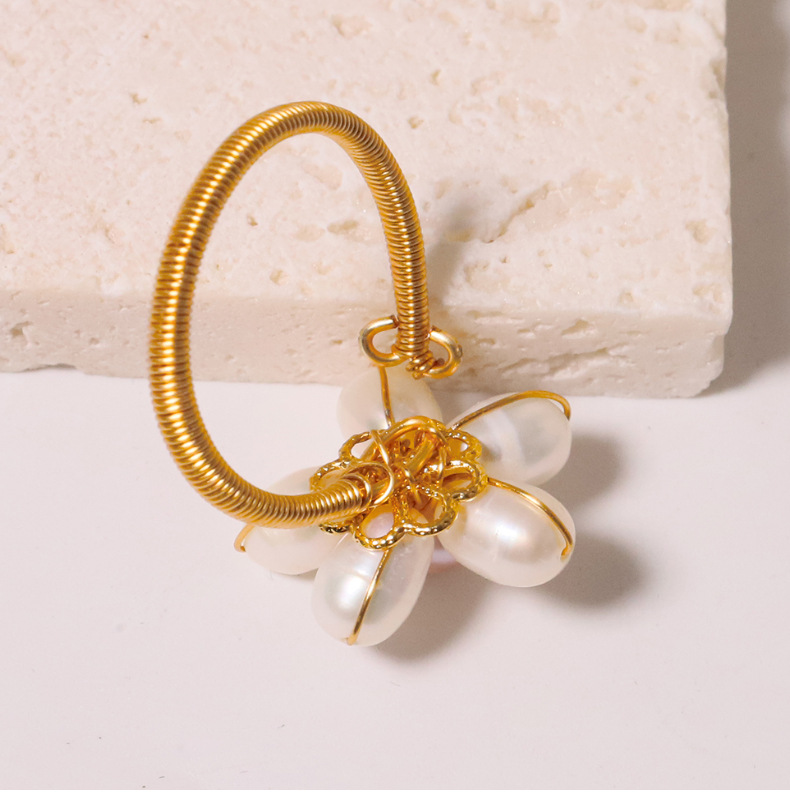 Simple Style Classic Style Flower Freshwater Pearl Copper Plating Inlay Pearl 18k Gold Plated Rings display picture 3