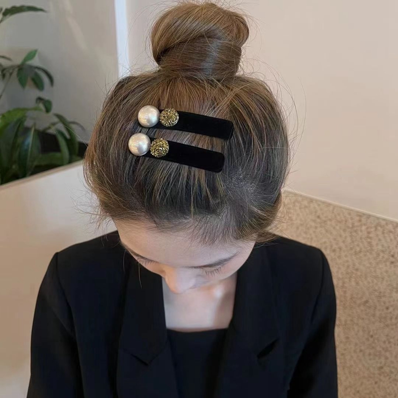 Women's Simple Style Commute Solid Color Imitation Pearl Flannel Inlay Rhinestones Pearl Hair Clip display picture 1