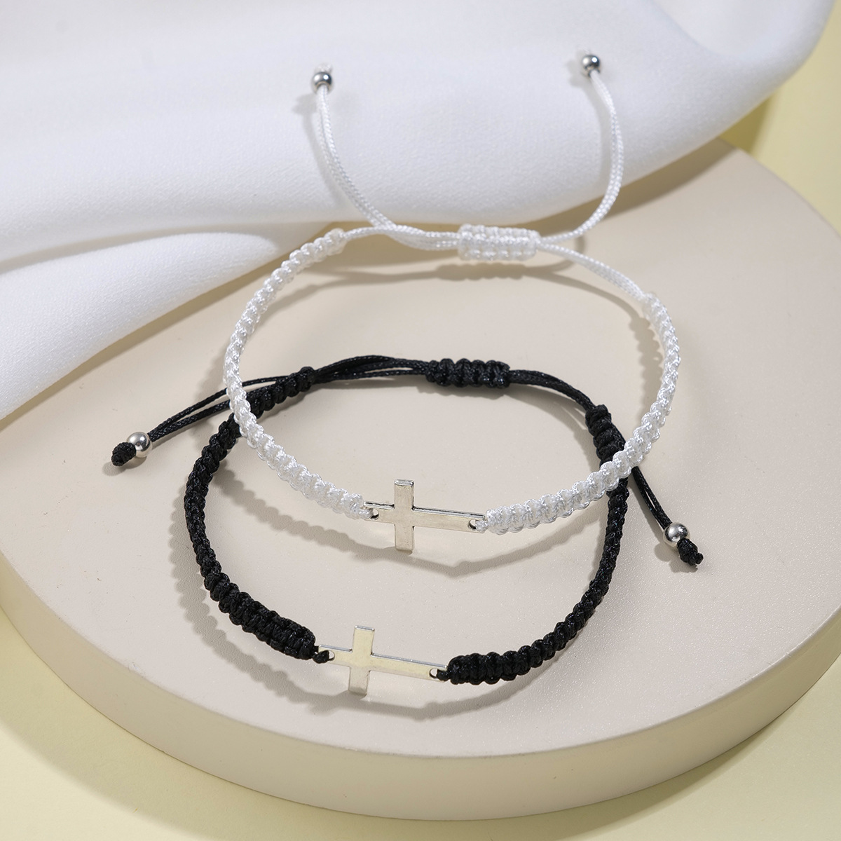 Style Simple Commuer Forme De Cœur Alliage Corde Tresser Femmes Bracelets display picture 2