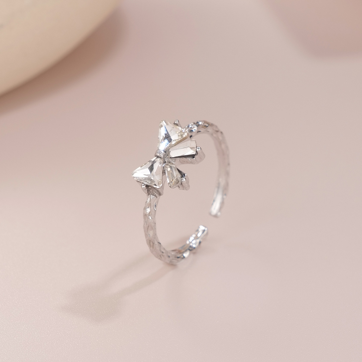 Simple Style Classic Style Bow Knot Zinc Alloy Inlay Zircon Women's Rings display picture 4