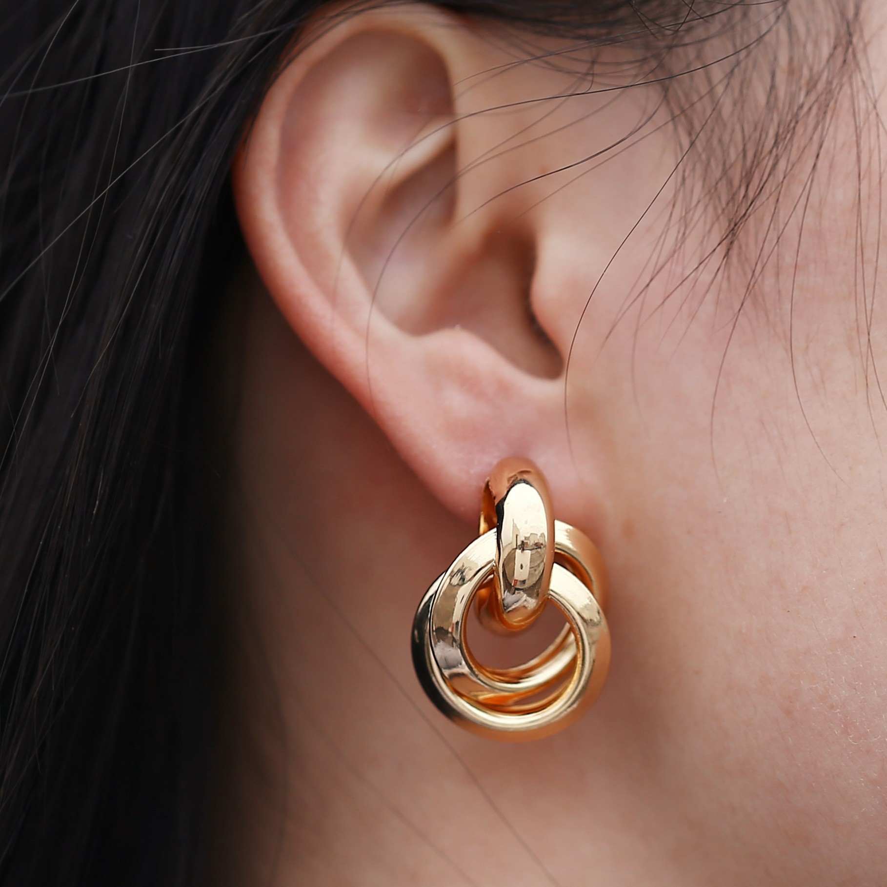 1 Pair Simple Style Classic Style Solid Color Plating Alloy Gold Plated Ear Studs display picture 3