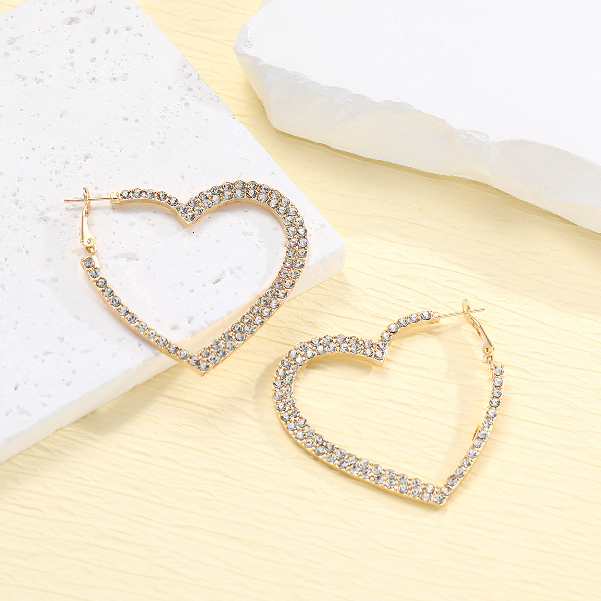 1 Pair Simple Style Classic Style Heart Shape Inlay Alloy Zircon Earrings display picture 4