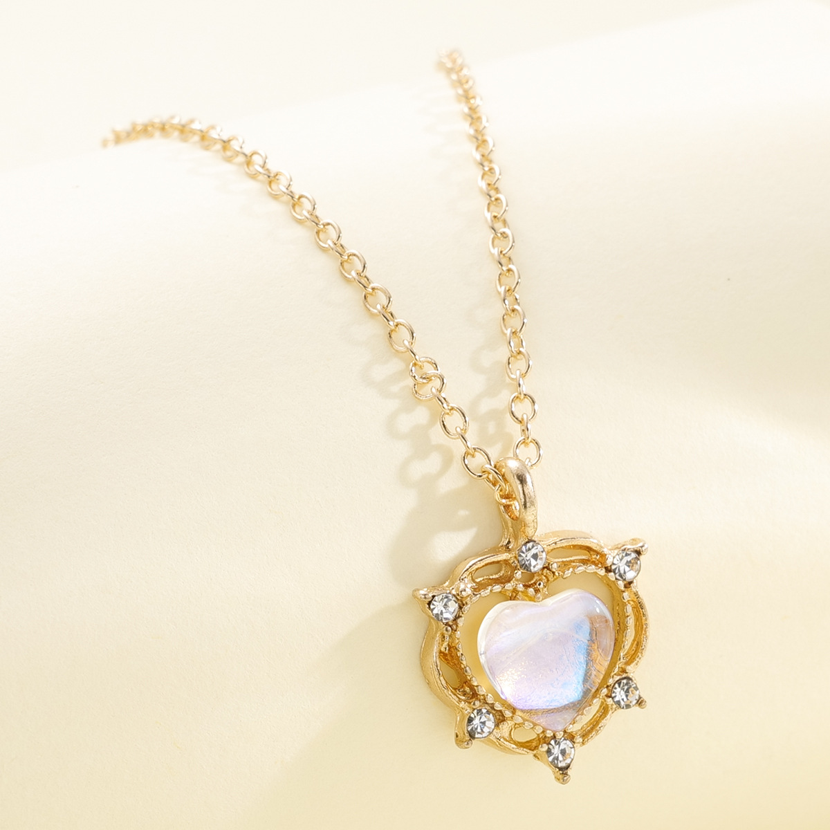 Simple Style Heart Shape Alloy Inlay Opal Women's Pendant Necklace display picture 3