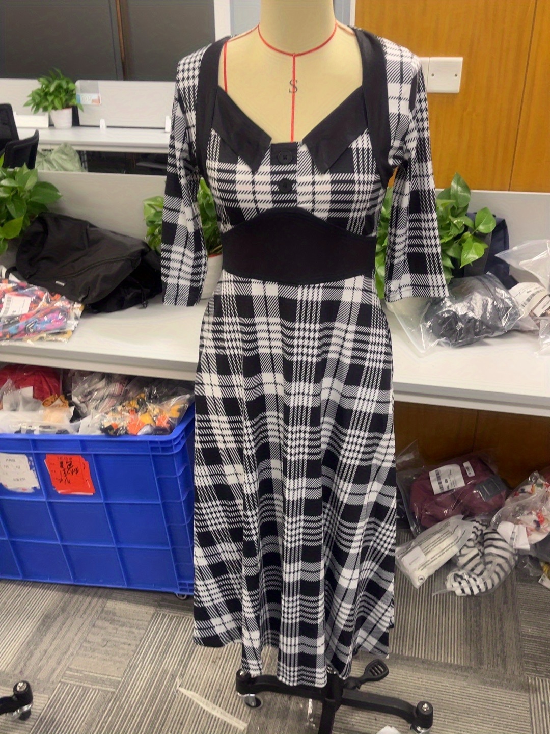 Adults Sheath Dress Plaid Dress Simple Style V Neck Printing Long Sleeve Plaid Midi Dress Holiday Daily display picture 1