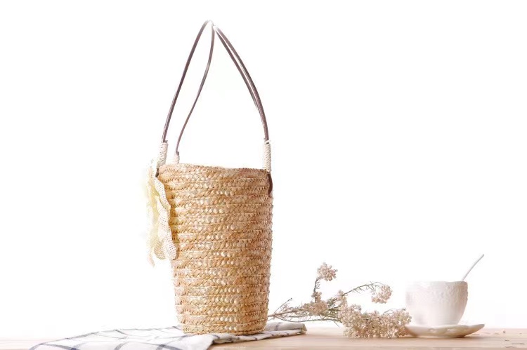 Women's Straw Flower Vacation Beach Weave Flowers Sewing Thread Bucket String Handbag Straw Bag display picture 3