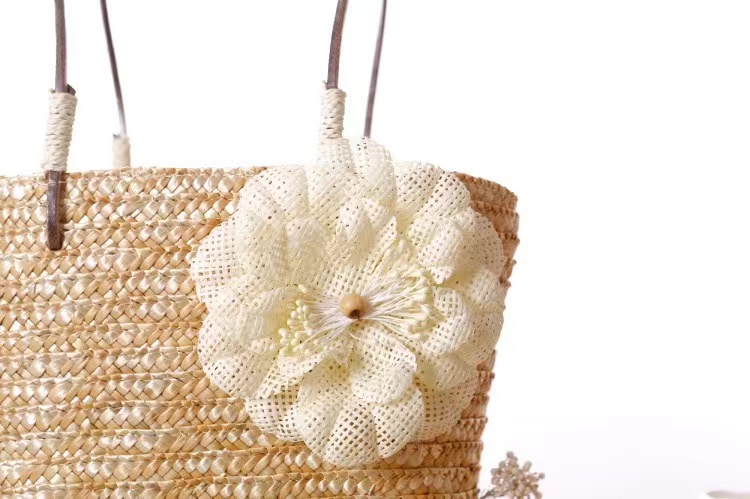 Women's Straw Flower Vacation Beach Weave Flowers Sewing Thread Bucket String Handbag Straw Bag display picture 6
