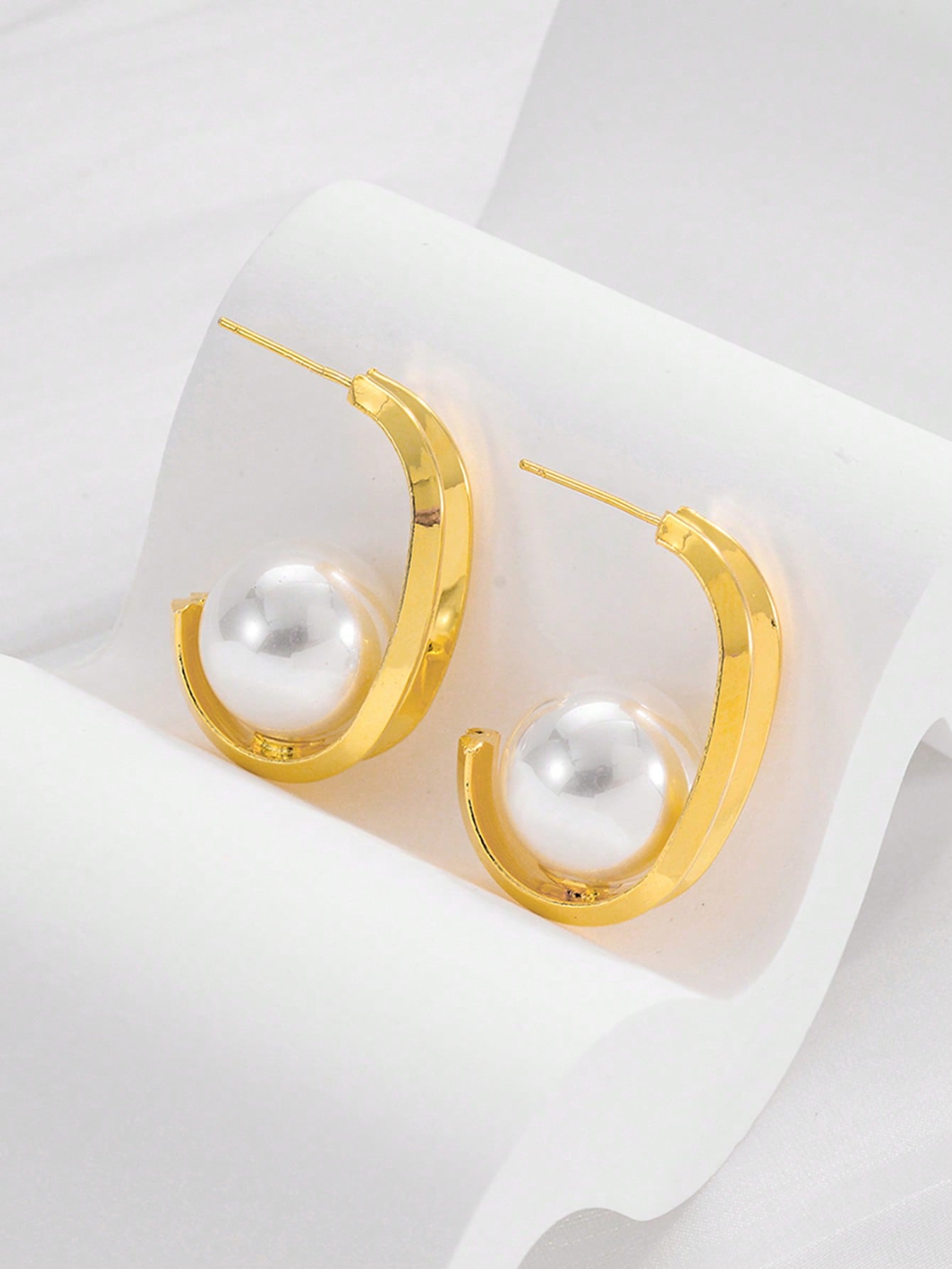 1 Paar Elegant Einfacher Stil C-form Geometrisch Überzug Inlay Legierung Künstliche Perlen Ohrstecker display picture 4