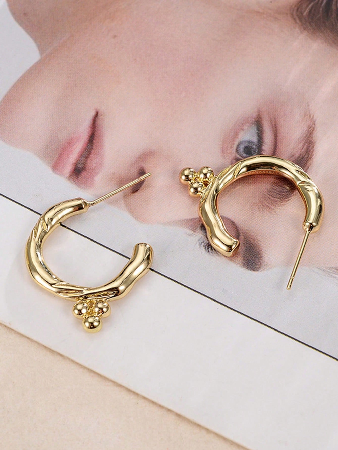 1 Paar Elegant Einfacher Stil C-form Geometrisch Überzug Inlay Legierung Künstliche Perlen Ohrstecker display picture 2