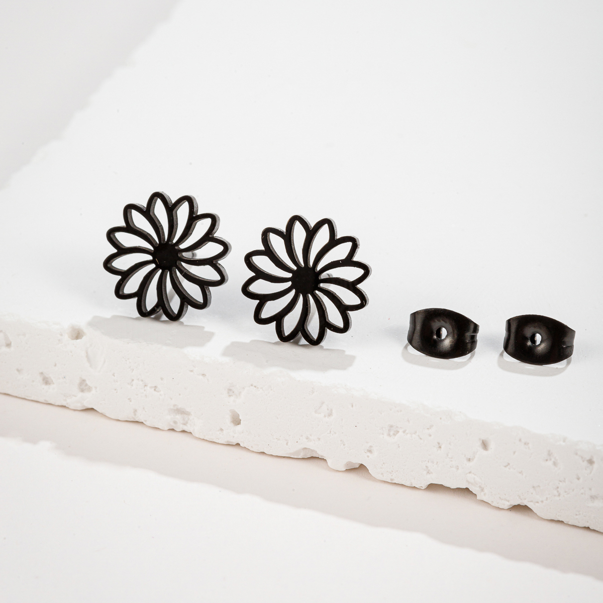 1 Pair Simple Style Flower Polishing Plating Stainless Steel 18k Gold Plated Ear Studs display picture 1