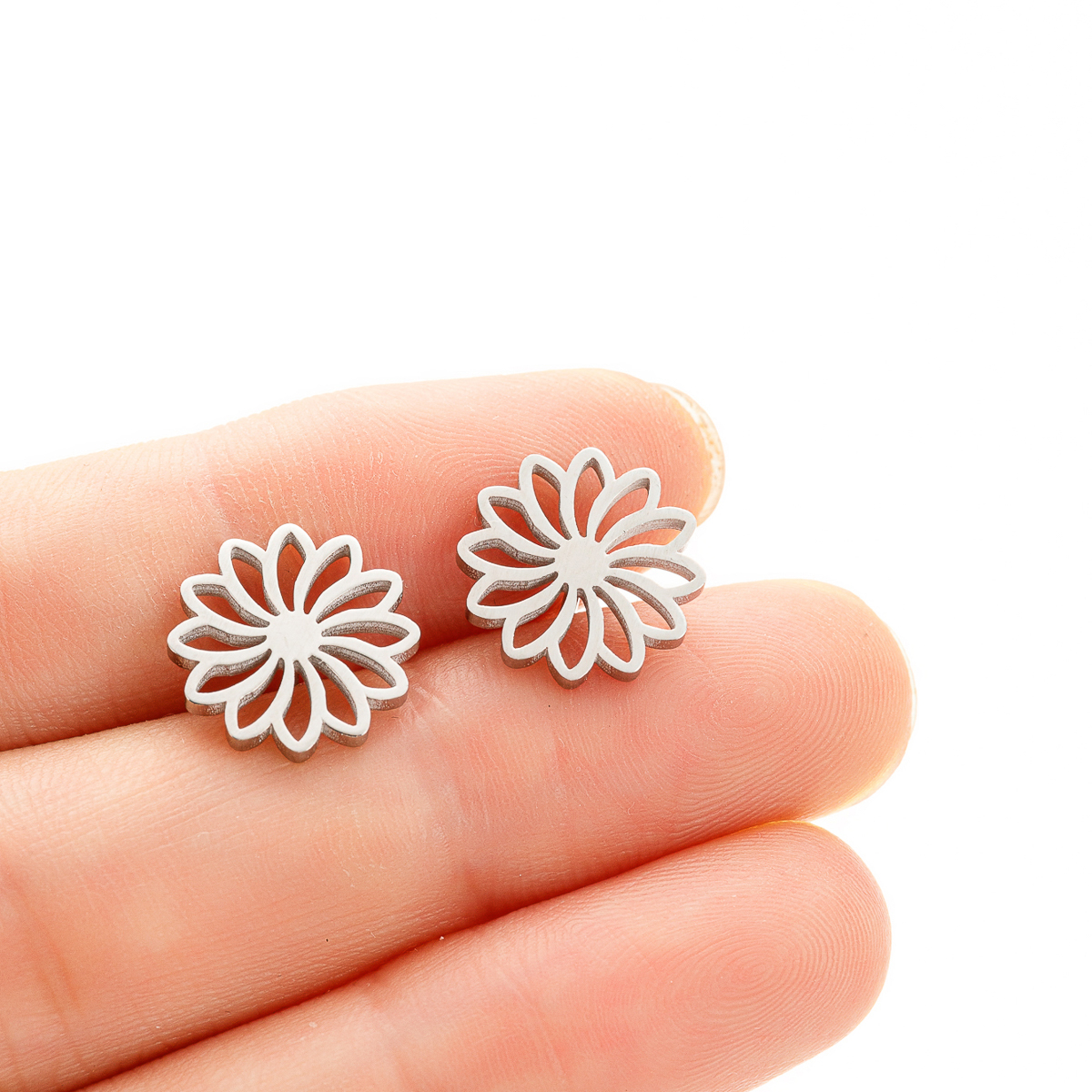 1 Pair Simple Style Flower Polishing Plating Stainless Steel 18k Gold Plated Ear Studs display picture 4