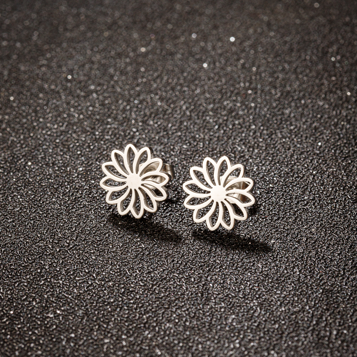 1 Pair Simple Style Flower Polishing Plating Stainless Steel 18k Gold Plated Ear Studs display picture 7