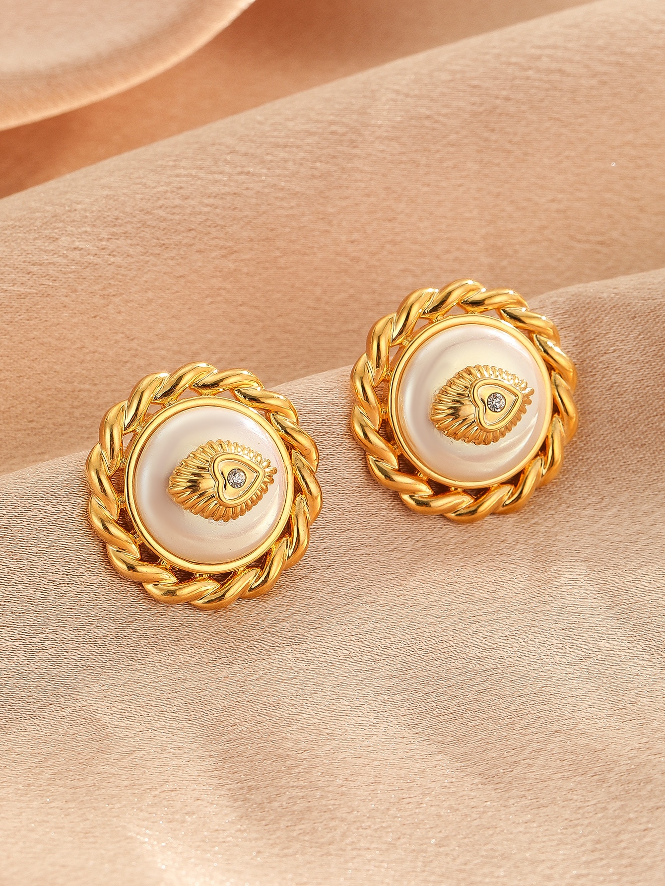 1 Pair Elegant Glam Geometric Plating Inlay Copper Freshwater Pearl 18k Gold Plated Ear Studs display picture 6