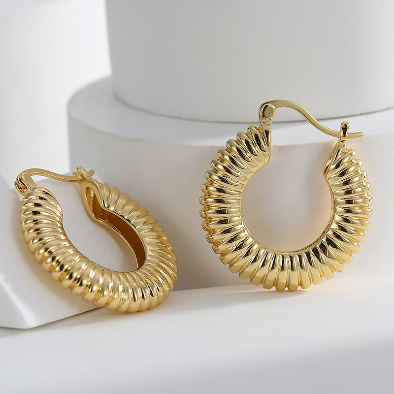1 Pair Novelty Commute Shiny Solid Color Side Stripe Plating Pleated Copper 18k Gold Plated Hoop Earrings display picture 4