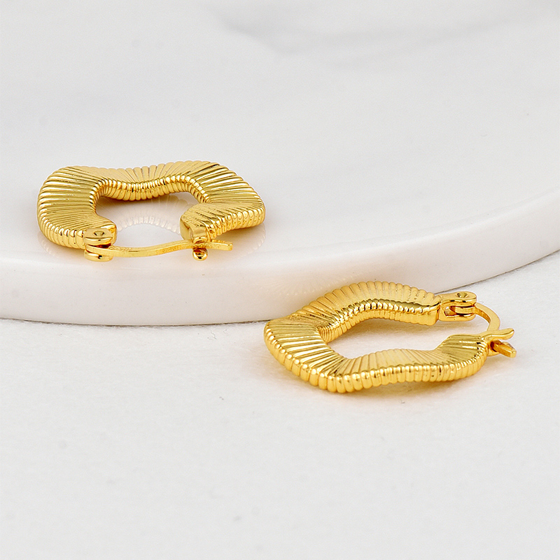 1 Pair Novelty Commute Shiny Solid Color Side Stripe Plating Pleated Copper 18k Gold Plated Hoop Earrings display picture 20