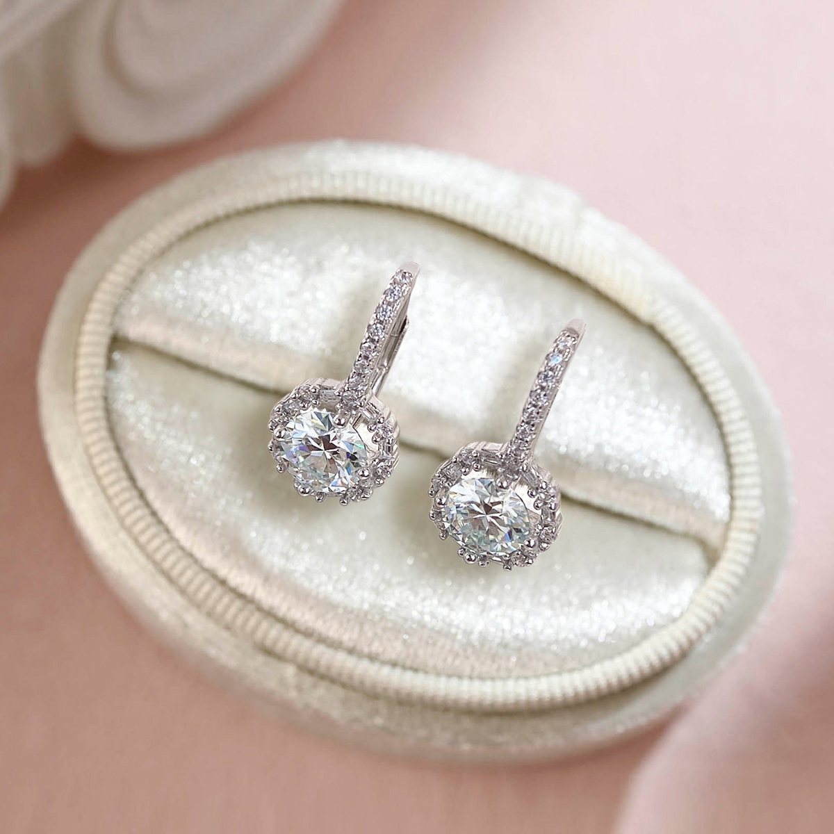 Glam Luxurious Shiny Round Sterling Silver Gra Inlay Moissanite Earrings display picture 3